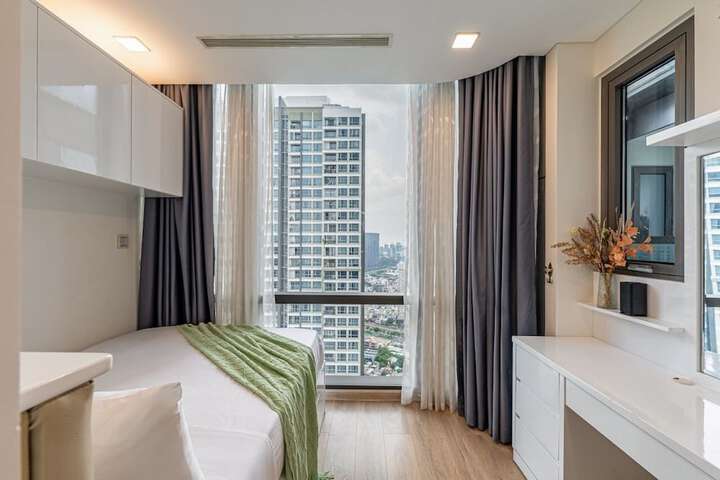 Room 32 of 243