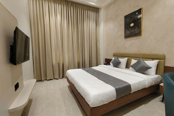 Room 7 of 34