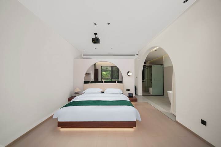 Room 43 of 113