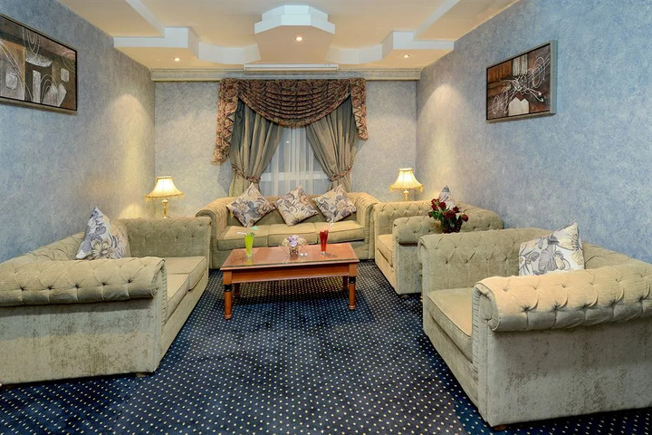 Room 5 of 18