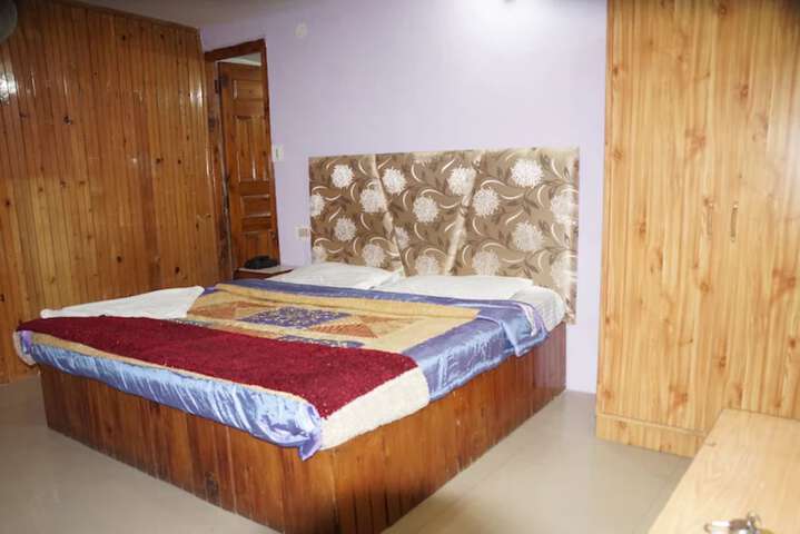 Room 16 of 37