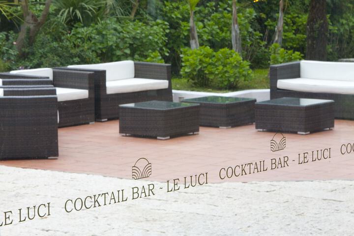 Lounge 80 of 143