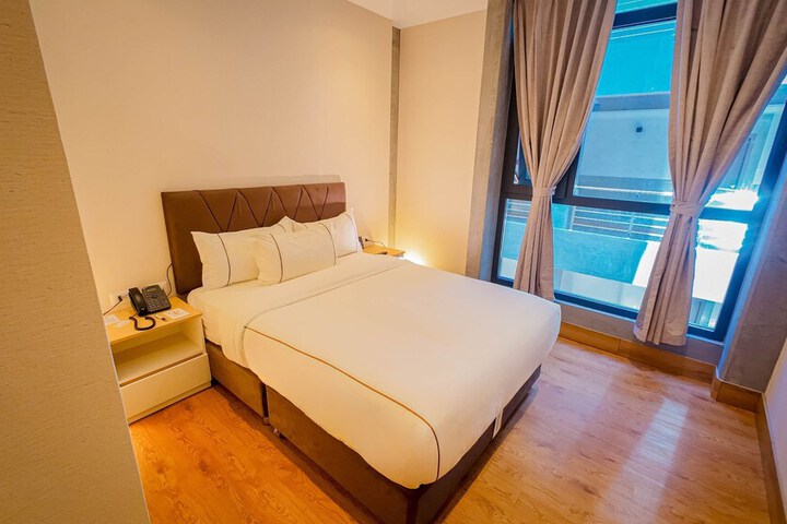 Room 8 of 38