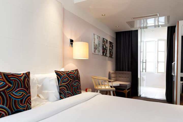 Room 8 of 34