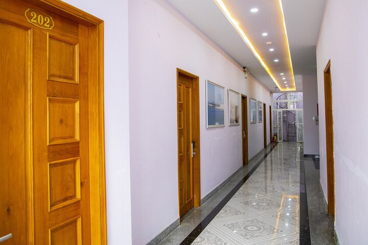 Ballroom/Hall 43 of 47