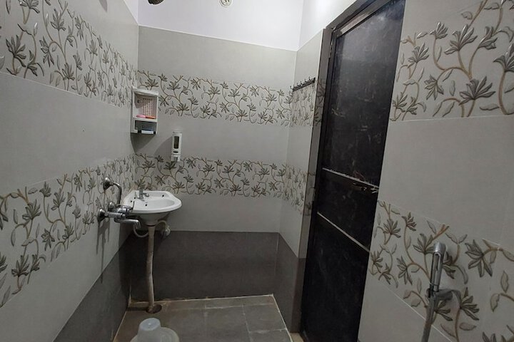 Room 6 of 7