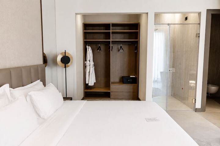 Room 21 of 176