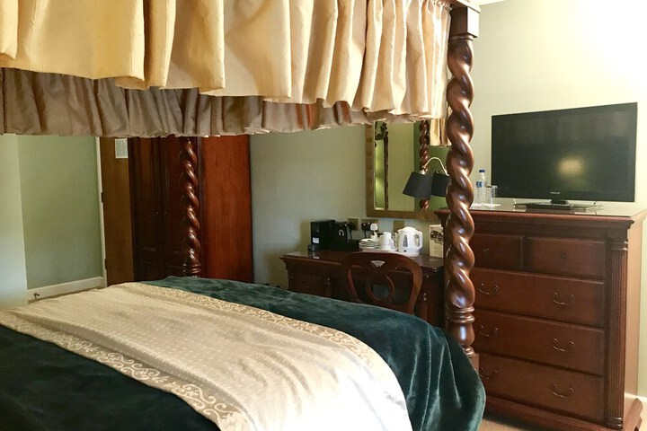 Room 13 of 36