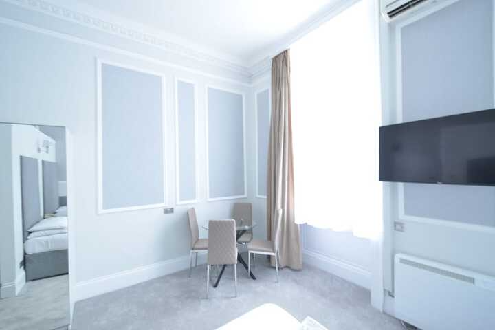 Room 174 of 371