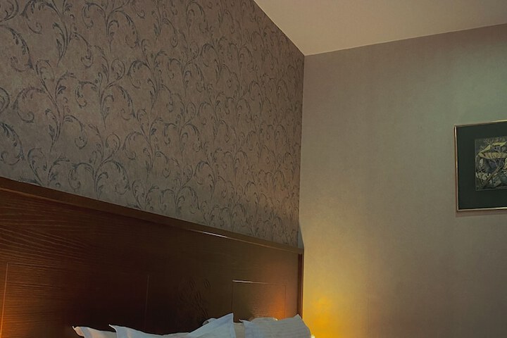Room 12 of 50