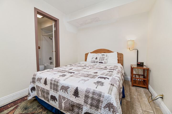 Room 21 of 141