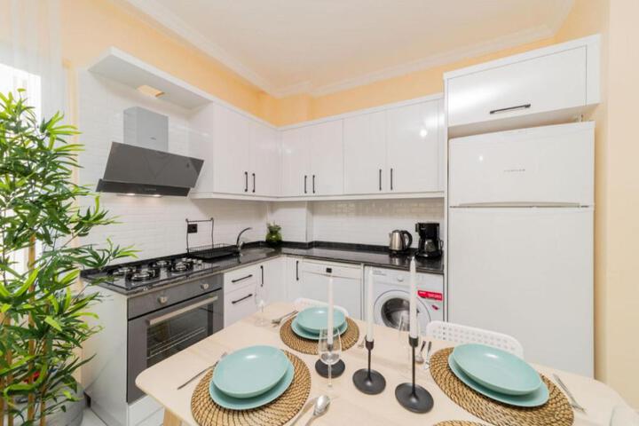 Modern Flat with Shared Pool and Balcony in Alanya