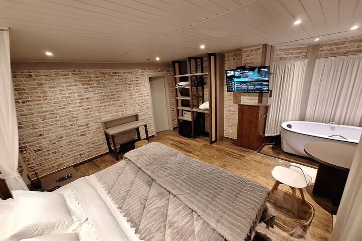 Room 72 of 82