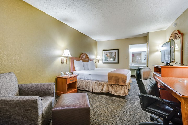 1 King Bed (13 of 18)