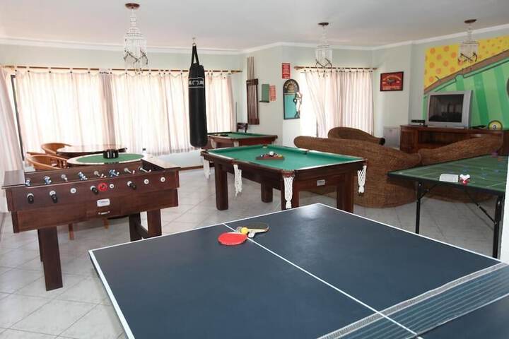 Room 10 of 14