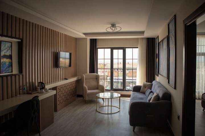 Room 7 of 13
