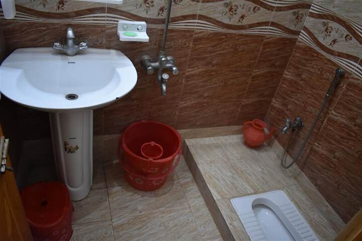 Room 2 of 10