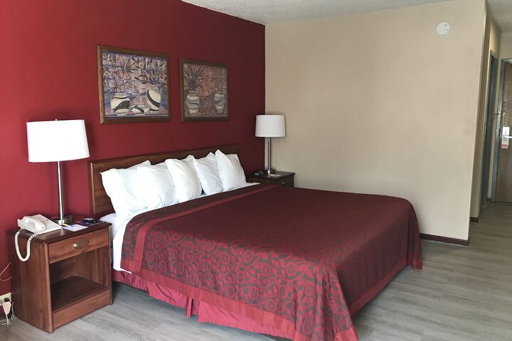 1 King Bed Mobility Accessible (9 of 14)