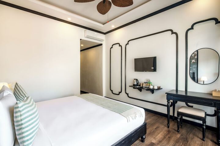 Room 12 of 60