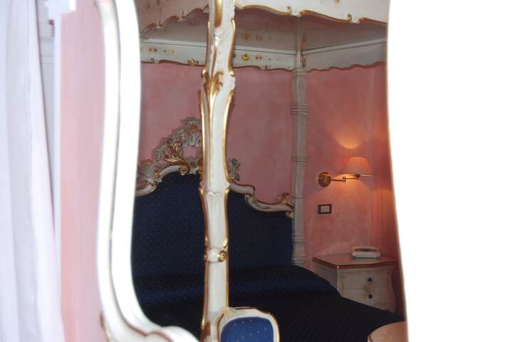 Room 37 of 90