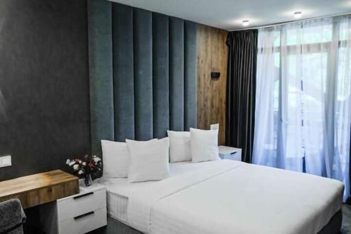 Room 5 of 14