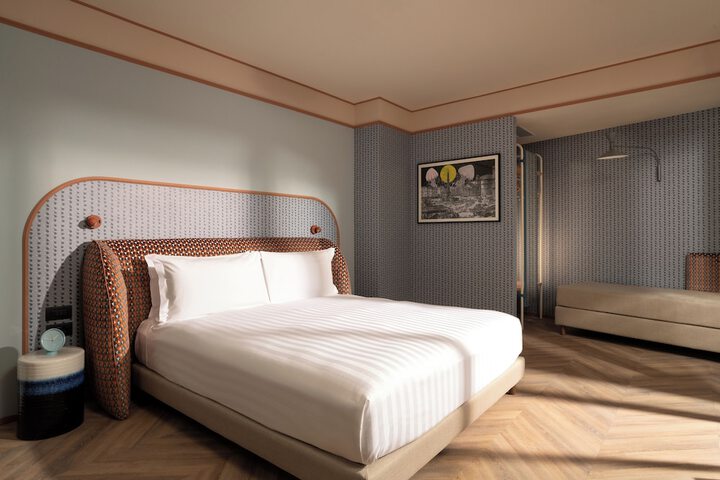 Room 10 of 40