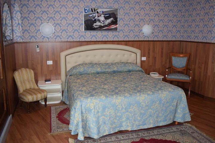 Room 2 of 17