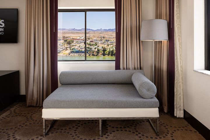 Room 34 of 105