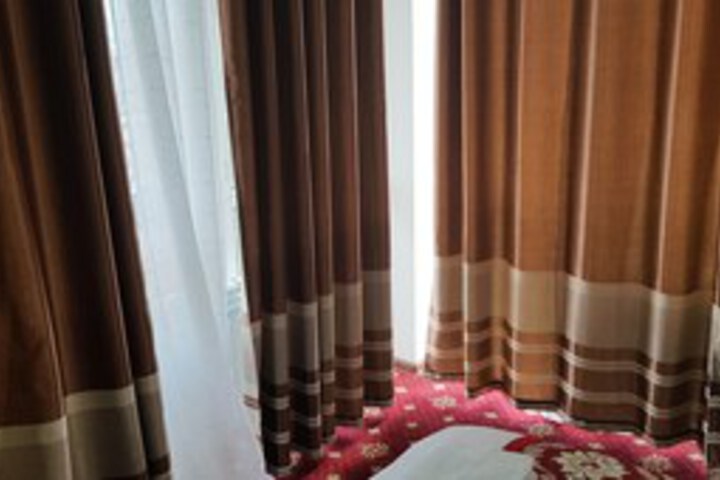 Room 6 of 10