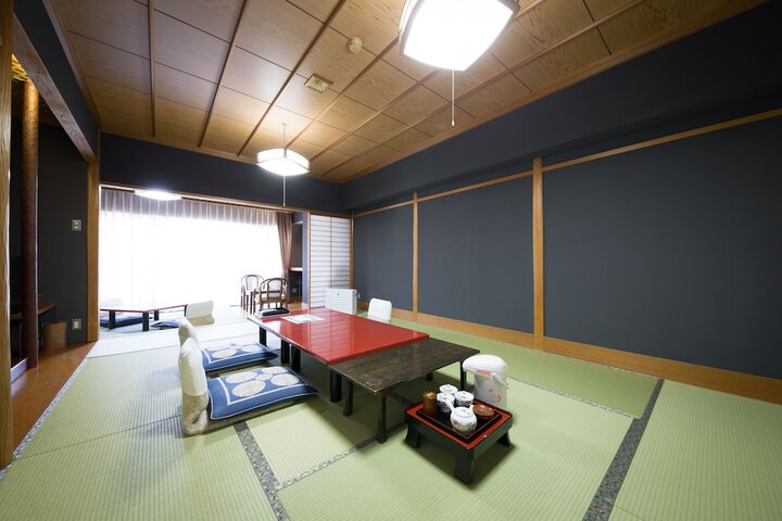 Room 6 of 11