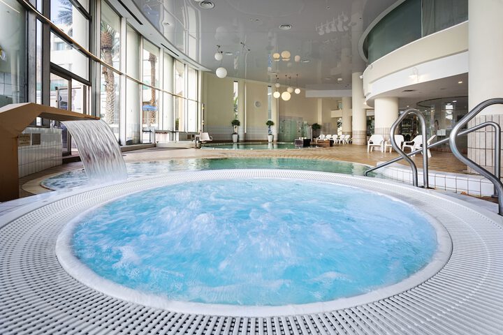 Pools & Facilities