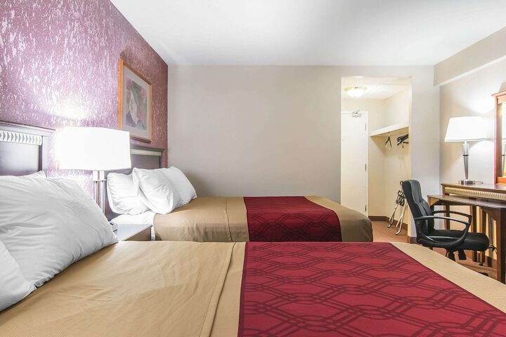 2 Queen Beds (1 of 8)