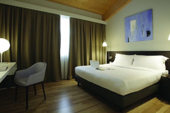 Room 18 of 48