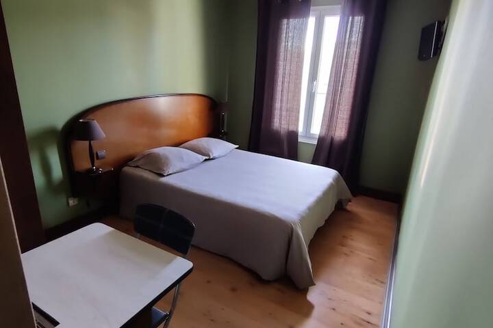 Room 17 of 33