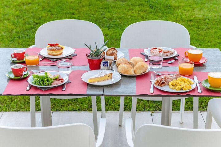 Dining 70 of 89