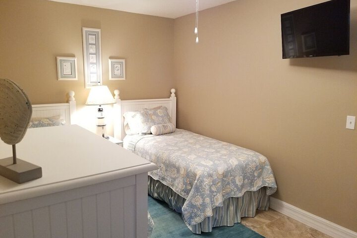 Room 6 of 32