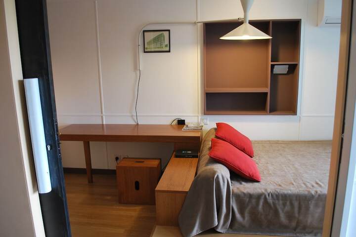 Room 28 of 98