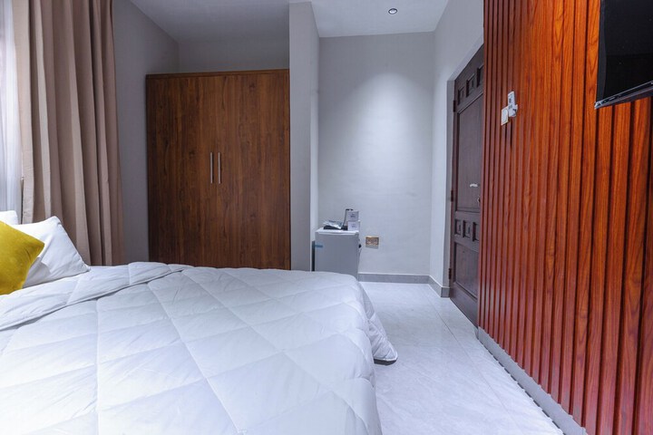Room 2 of 20