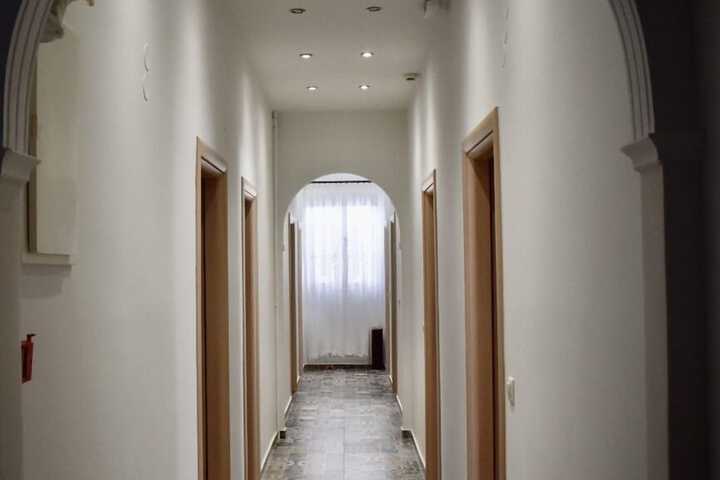Room 52 of 90