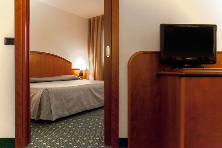 Room 4 of 17