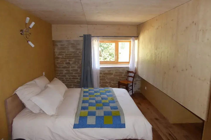 Room 5 of 17