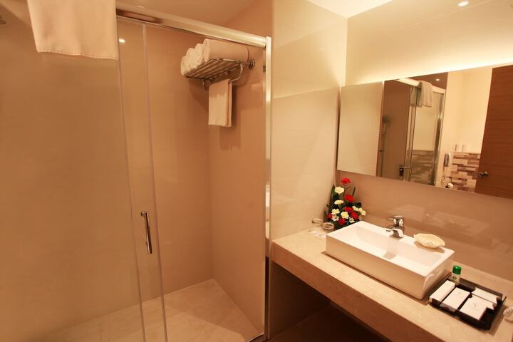 Room 13 of 42