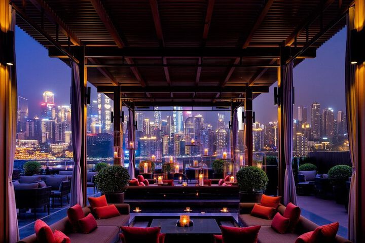 Lounge 118 of 140