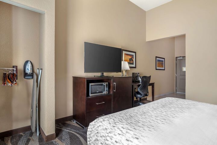 Room 8 of 43