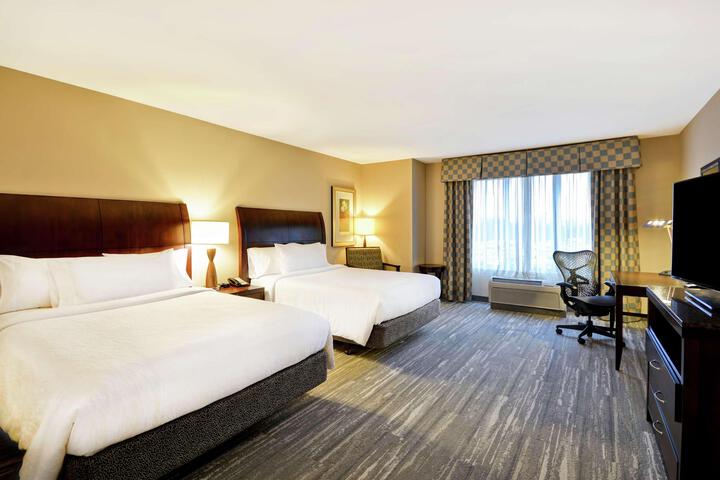 2 Queen Beds Accessible (4 of 4)