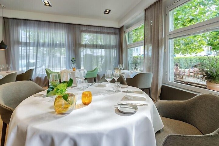 Dining 62 of 76