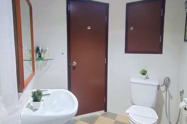 Room 420 of 650