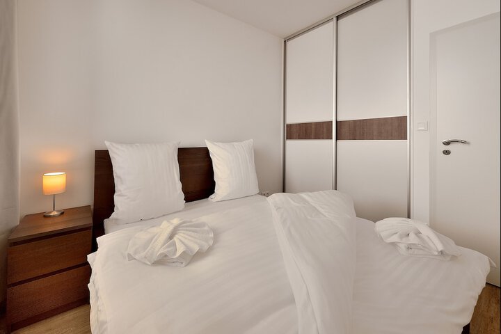 Room 5 of 43