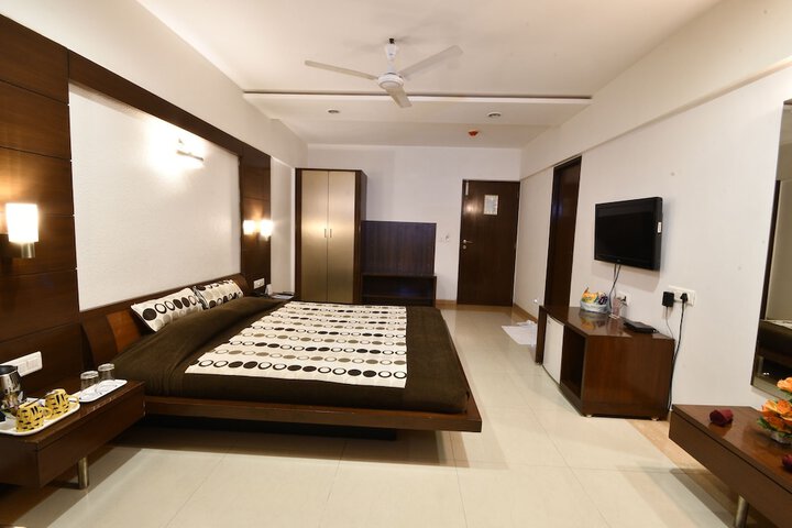 Room 16 of 37