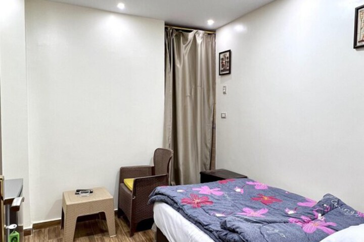 Room 2 of 37